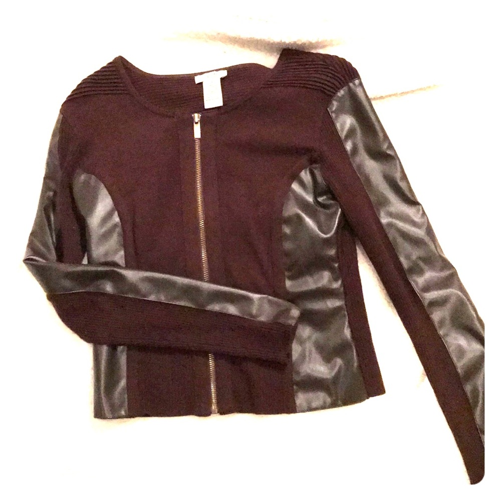 XS Cache zip up top
